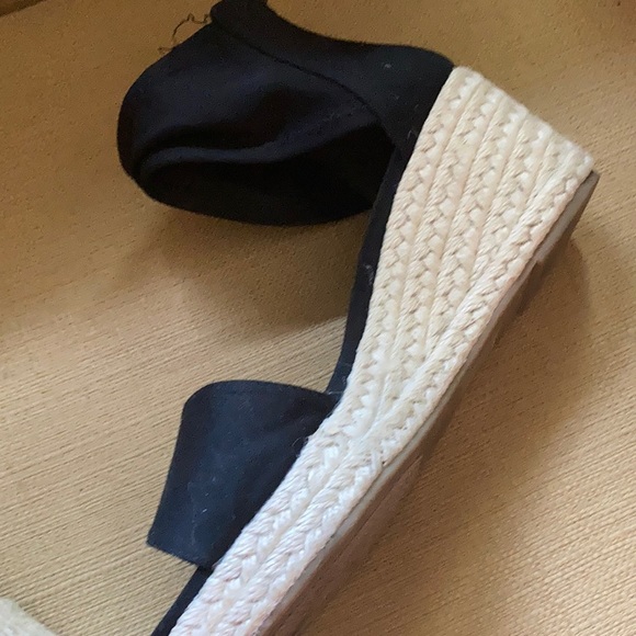 Black espadrille - Picture 2 of 3